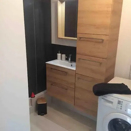 Circuit Apartment
